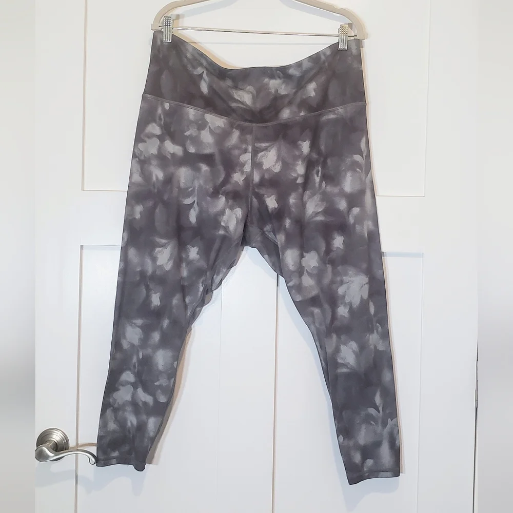 Athleta Elation Cropped Legging Size 2X  Green & Gray Ombre